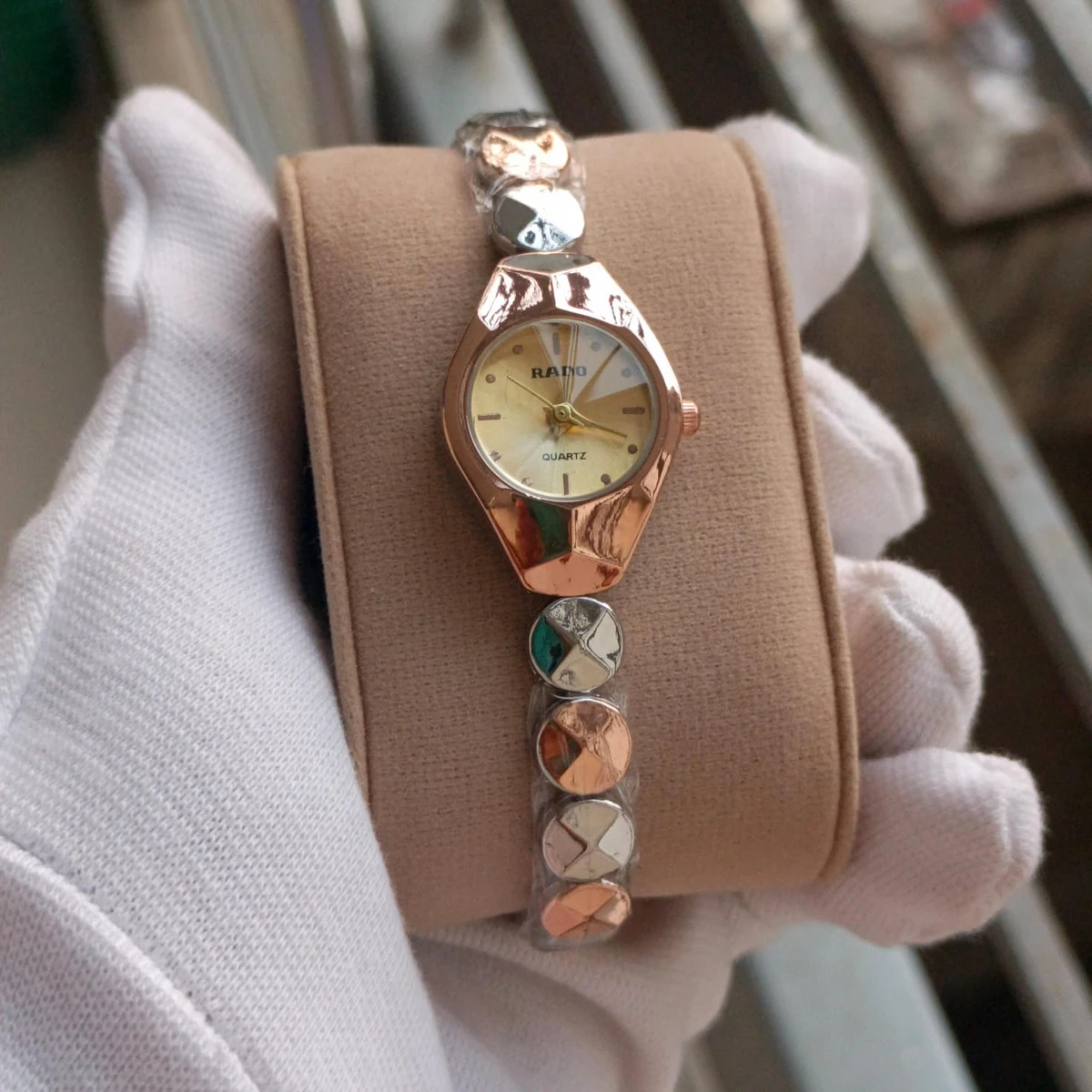 Rado Ladis Watch Model 5590 Chain Rose Golden Or Silver Dial Golden Colour Ladis Watch - Image 4