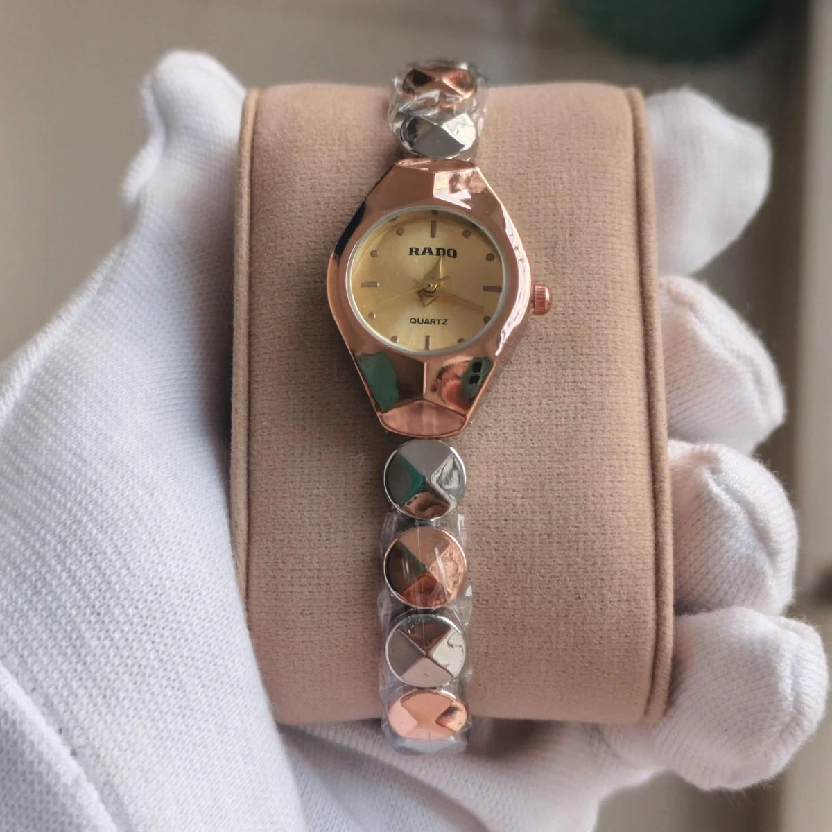 Rado Ladis Watch Model 5590 Chain Rose Golden Or Silver Dial Golden Colour Ladis Watch - Image 2